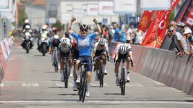 Volta a Portugal feminina: Heidi Franz vence 2.ª etapa e conquista amarela