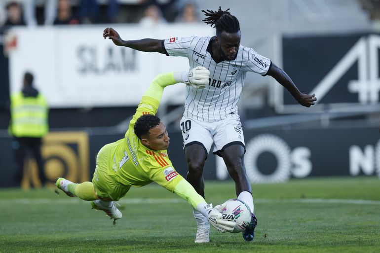 Farense 0-0 Casa Pia: nulo penaliza desperdício algarvio