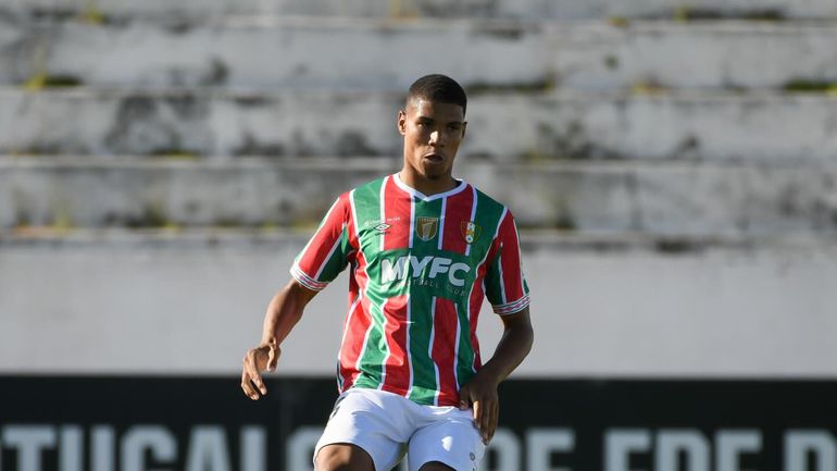 Liga Revelação: jogador do Estrela provoca susto mas não corre perigo (vídeo)