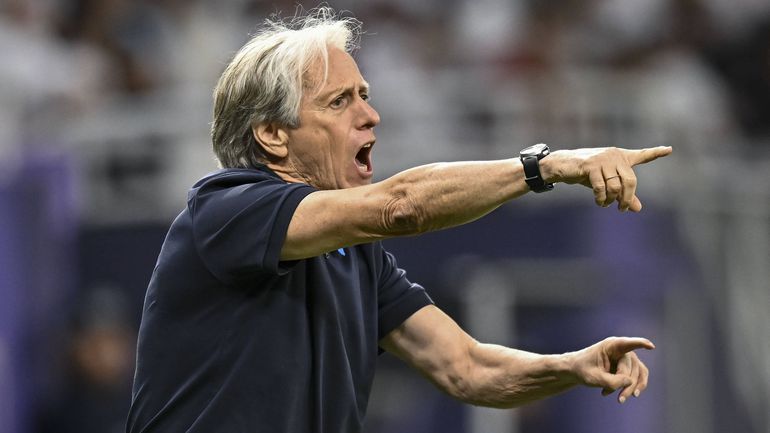 Jorge Jesus vê título por um canudo depois de mais um deslize