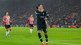 Taça da Liga: Liverpool segue em frente no regresso de Darwin aos golos