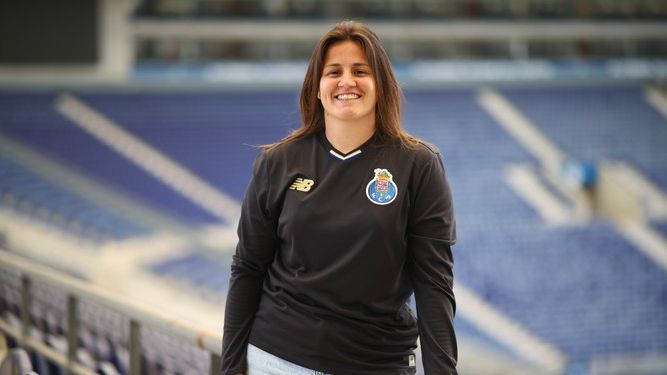 Mercado FC Porto: guarda-redes renova contrato