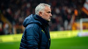 Mourinho elogia arbitragem: «Tem a experiência para sobreviver nesta selva»