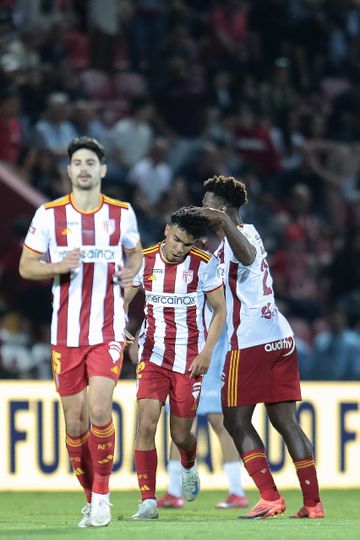 Aves SAD: José Mota dá prémio à equipa