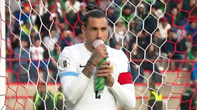 Giménez precisou da máscara de oxigénio no final do Bolívia-Uruguai (vídeo)