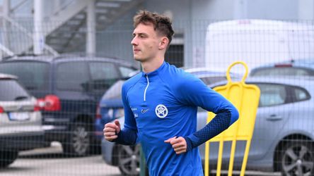 Talent z Trenčína dal košom obom Slovanom. Získal ho rival jedného z nich