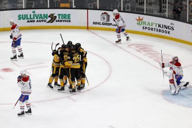 Od prvého zápasu Bostonu v NHL ubehlo už 100 rokov. Pastrňák sa zapísal do histórie