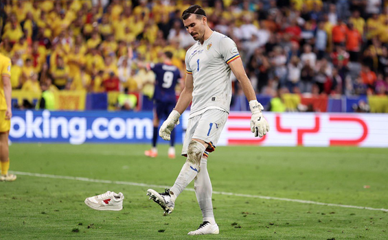 Bizár na EURO 2024. Brankára pred inkasovaným gólom vyrušila topánka