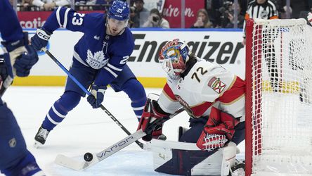 Florida sa vrátila do zápasu. Toronto s ťažkosťami uhájilo prvý bod