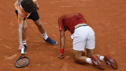 Bola to obrovská chyba! John McEnroe obviňuje organizátorov Roland Garros zo zranenia Novaka Djokoviča