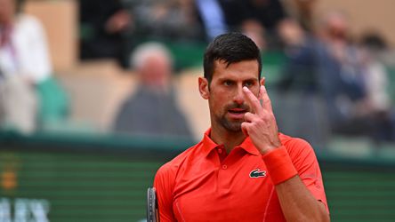 Novak Djokovič je po údere fľašou do hlavy v poriadku: Vidíme sa v nedeľu