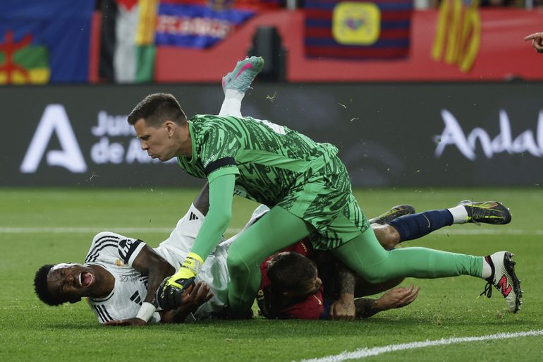 Tréner Barcelony verí skúsenému brankárovi aj v El Clásicu: Občas si zafajčí, ale…