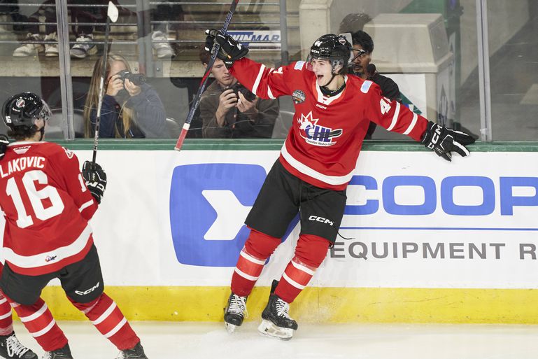 Počas pandémie si kúpil kravy a má farmársku silu. Príbeh draftu NHL, ktorý sa vymyká dnešnej dobe