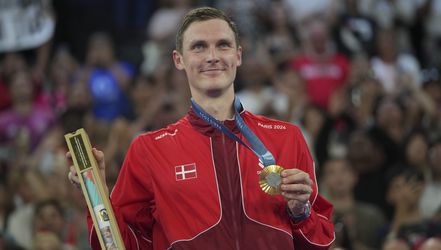 Olympijský šampión porovnáva zlaté medaily z Paríža a z Tokia. Rozdiel je výrazný