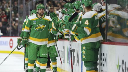 Vancouver prišiel o víťaznú sériu. Zuccarello rozhodol v nájazdoch pred domácou kulisou