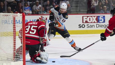 Regenda si opäť pýta miesto v NHL. Chromiak dal gól, aký sa podarí raz za život