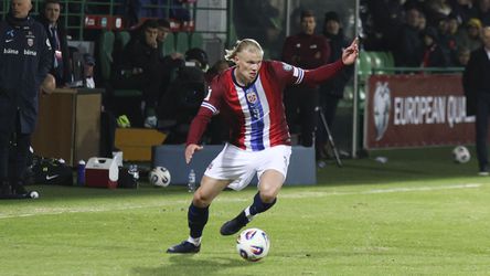 Erling Haaland skóroval na ôsmy pokus, zatienil ho Martin Ödegaard