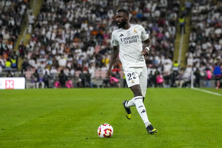 Antonio Rüdiger po operácii a šesťzápasovom treste verí v návrat na MS klubov