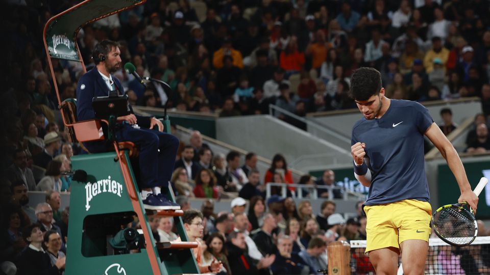 Roland Garros: Alcaraz stratil set, no je v 3. kole. Ďalej ide aj Tsitsipas. Pre dážď zrušili veľkú časť zápasov