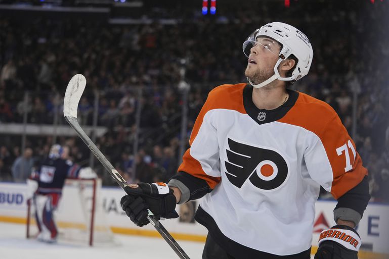 Voľba z prvého kola draftu sa osvedčila. Flyers predĺžili kontrakt