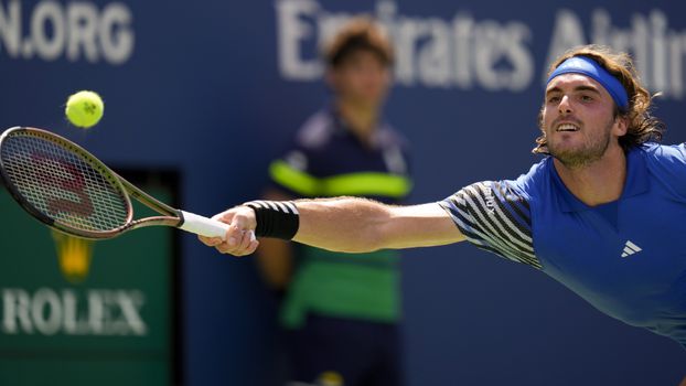 US Open: Tsitsipas nezvládol päťsetovú bitku a končí v 2. kole. Čínsky tenista sa postaral o senzáciu