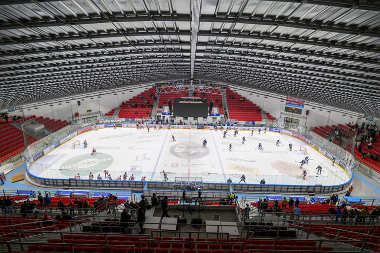 Veľká slávnosť v Prešove. Na novú ozdobu štadióna sa prišli pozrieť tisíce fanúšikov