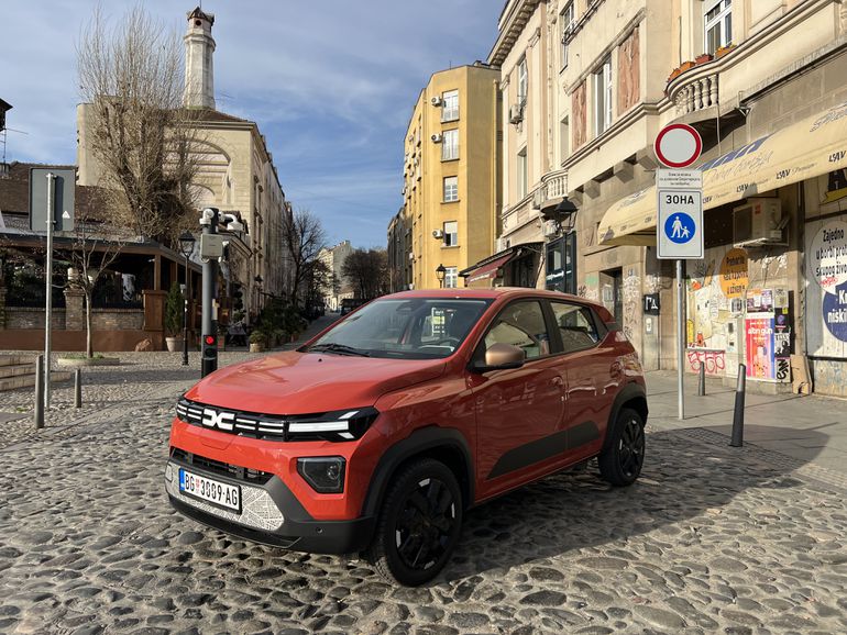 Dačija Spring: Vozili smo mali električni automobil. Ovo su prvi utisci o EV modelu koji košta koliko i Logan